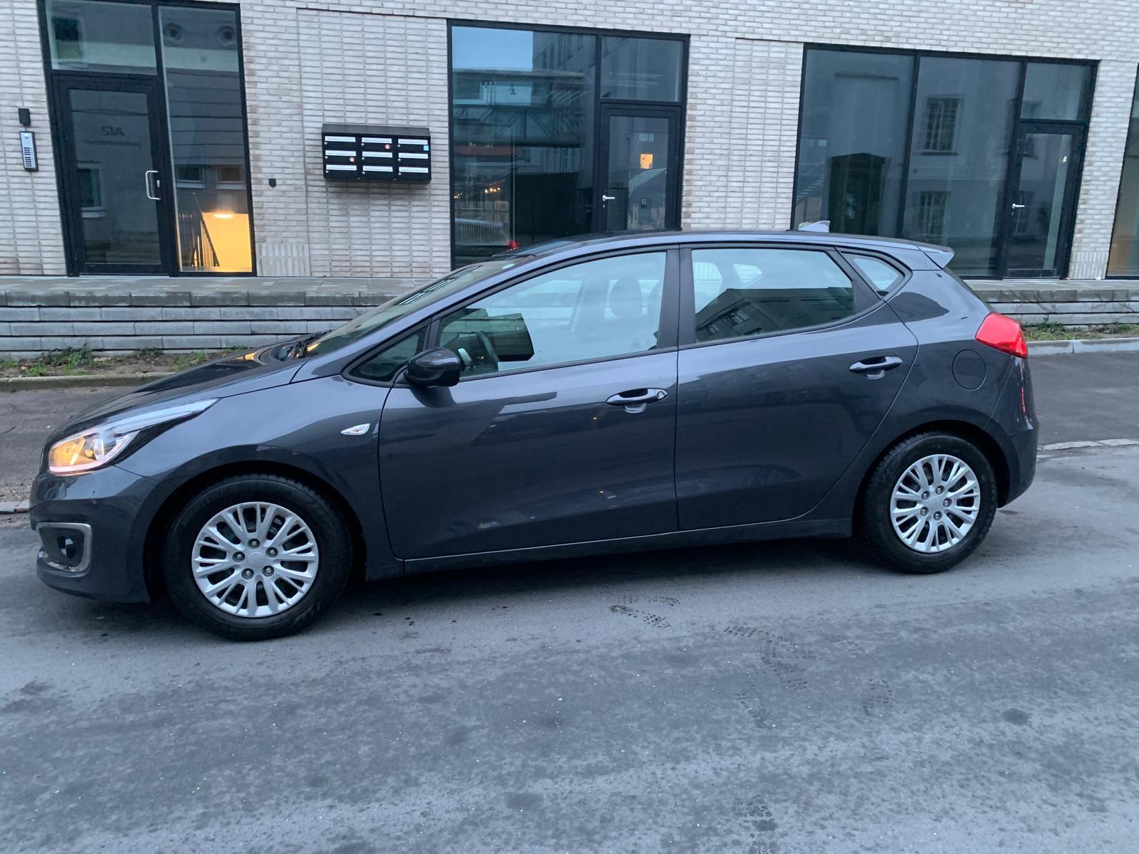 Grå Kia Ceed fra 2017