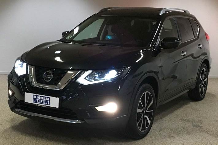 Sort Nissan X-Trail fra 2020 set udefra