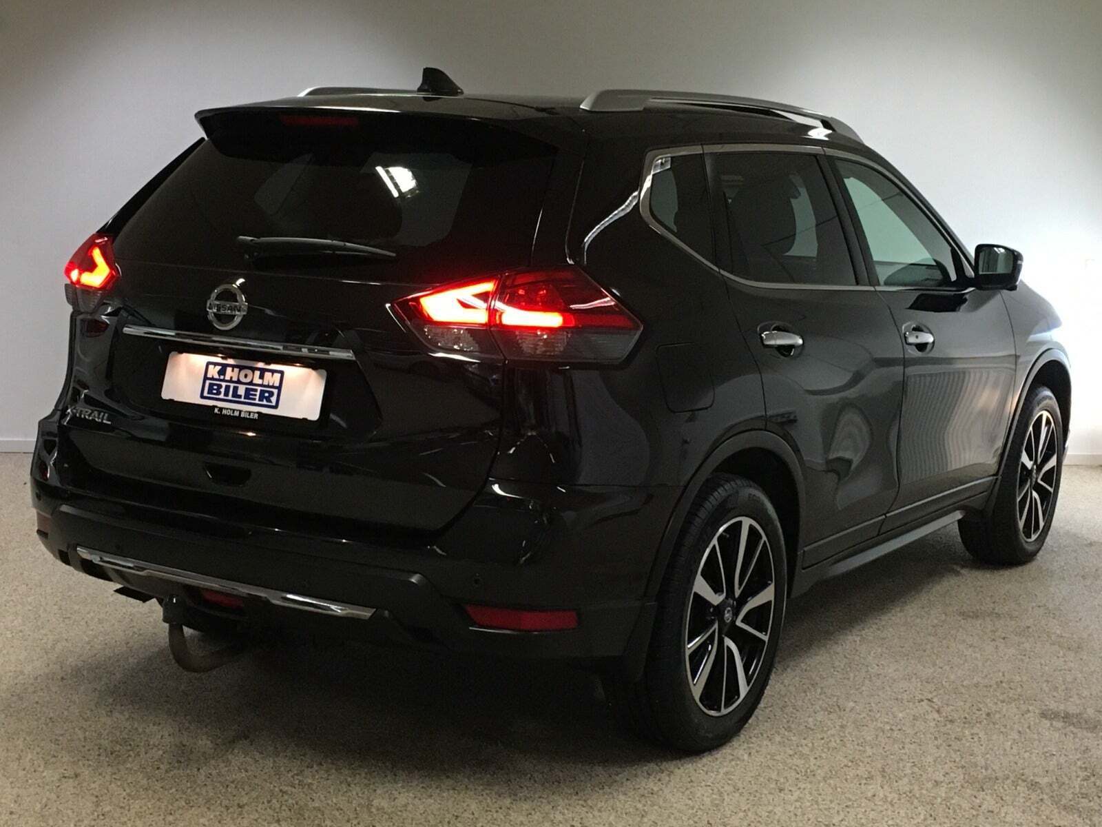 Sort Nissan X-Trail fra 2020