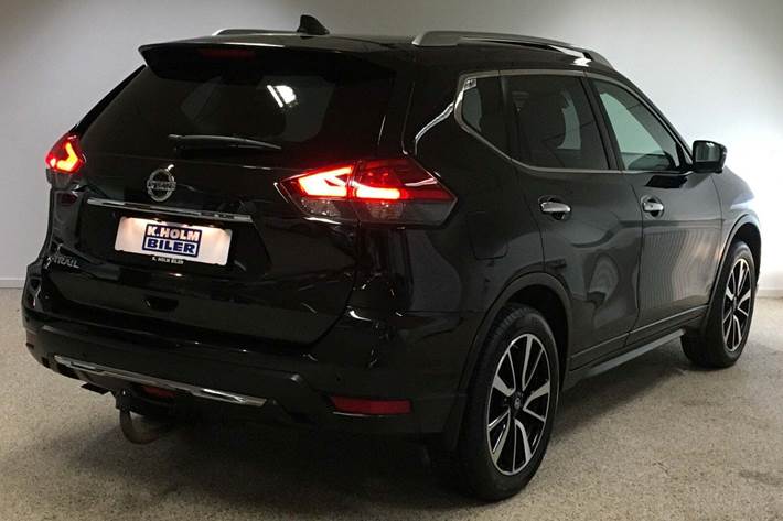 Sort Nissan X-Trail fra 2020