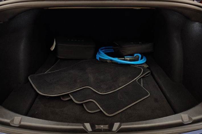 Blå Tesla Model 3 fra 2019