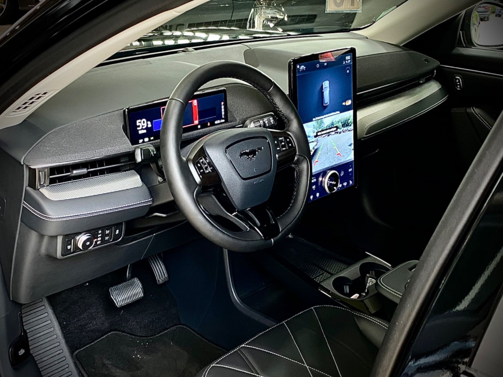 Sort Ford Mustang fra 2021