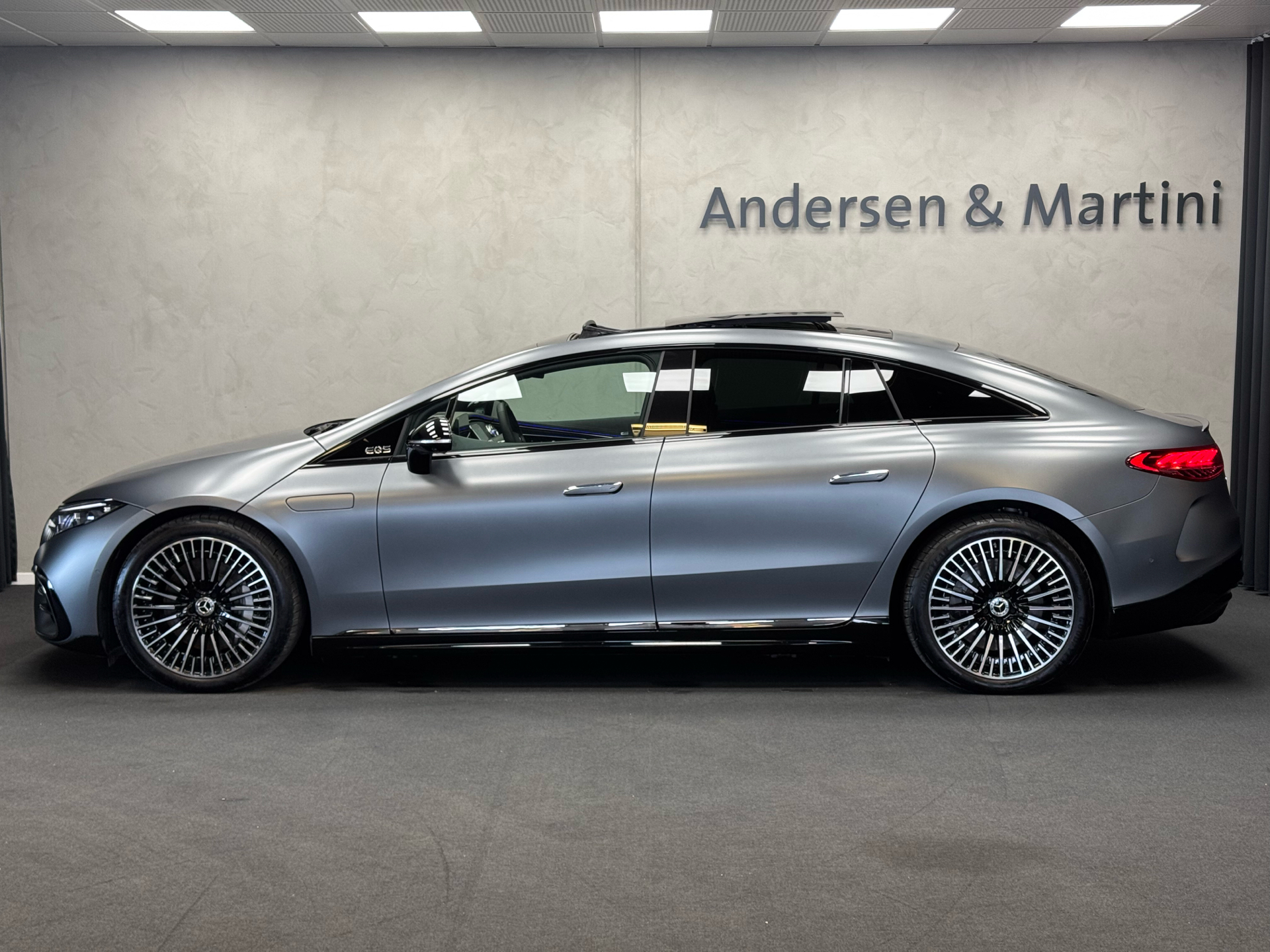 Grå Mercedes EQS 450+ fra 2023