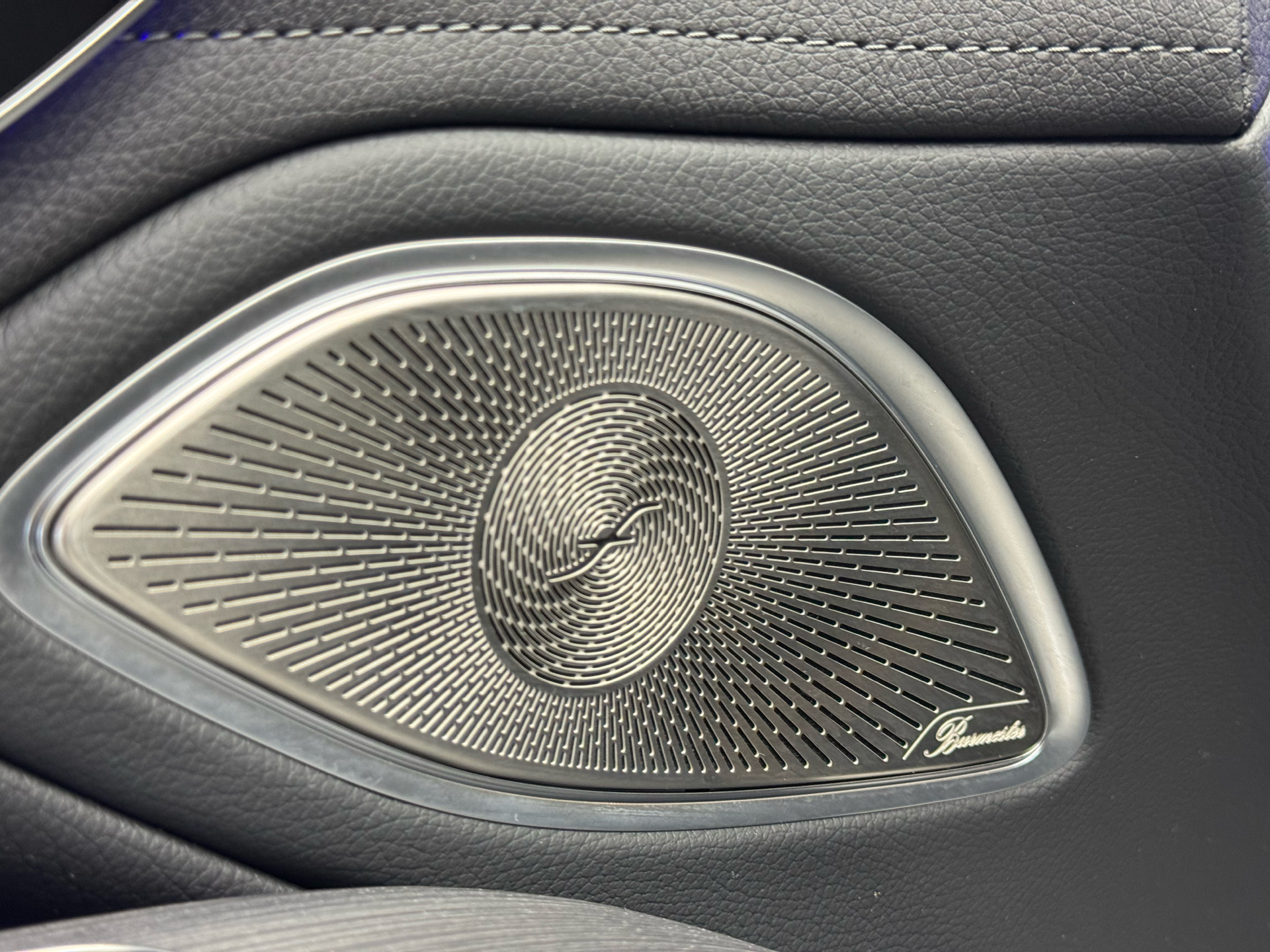 Grå Mercedes EQS 450+ fra 2023