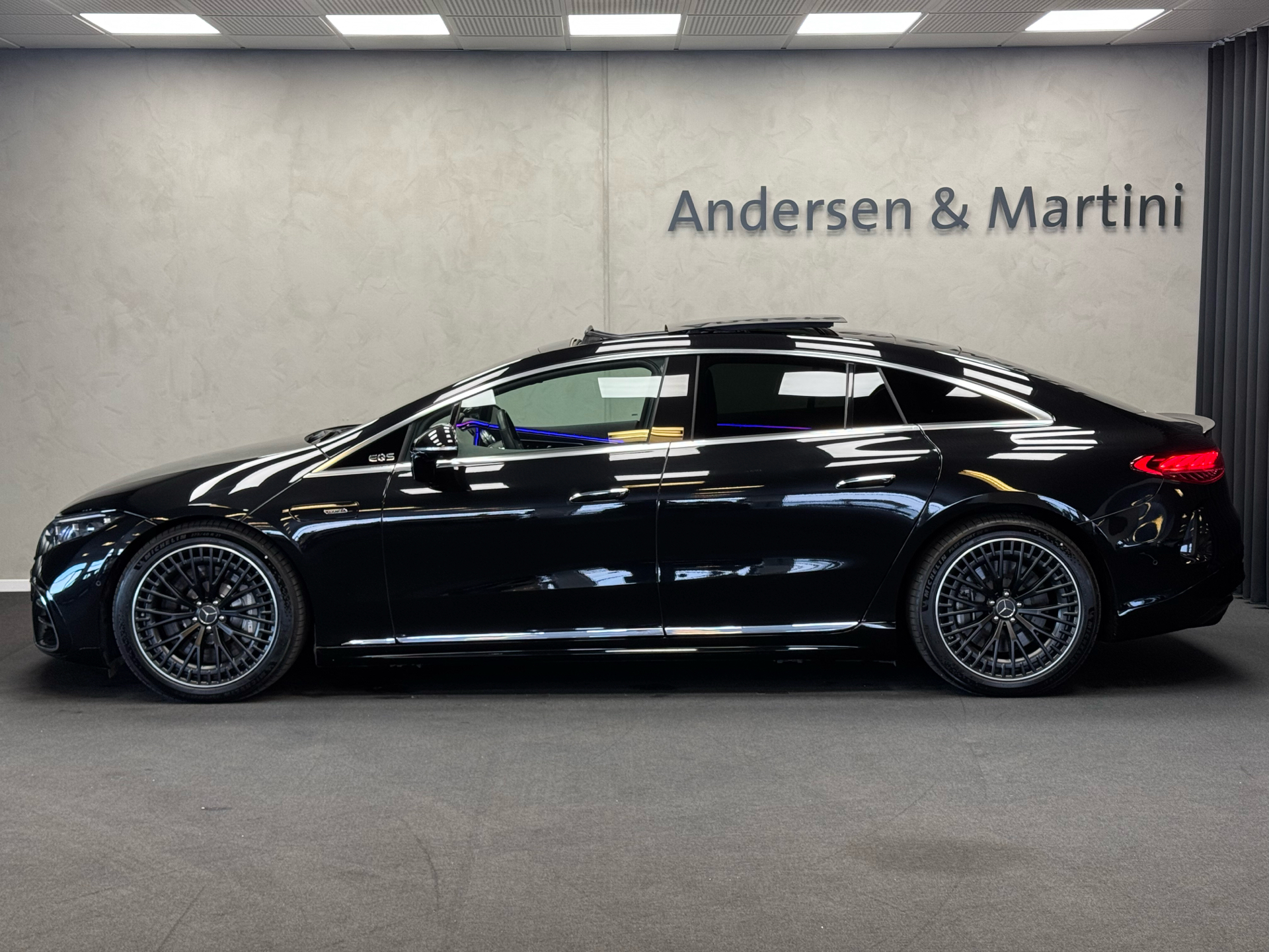 Sort Mercedes EQS 53 AMG fra 2022