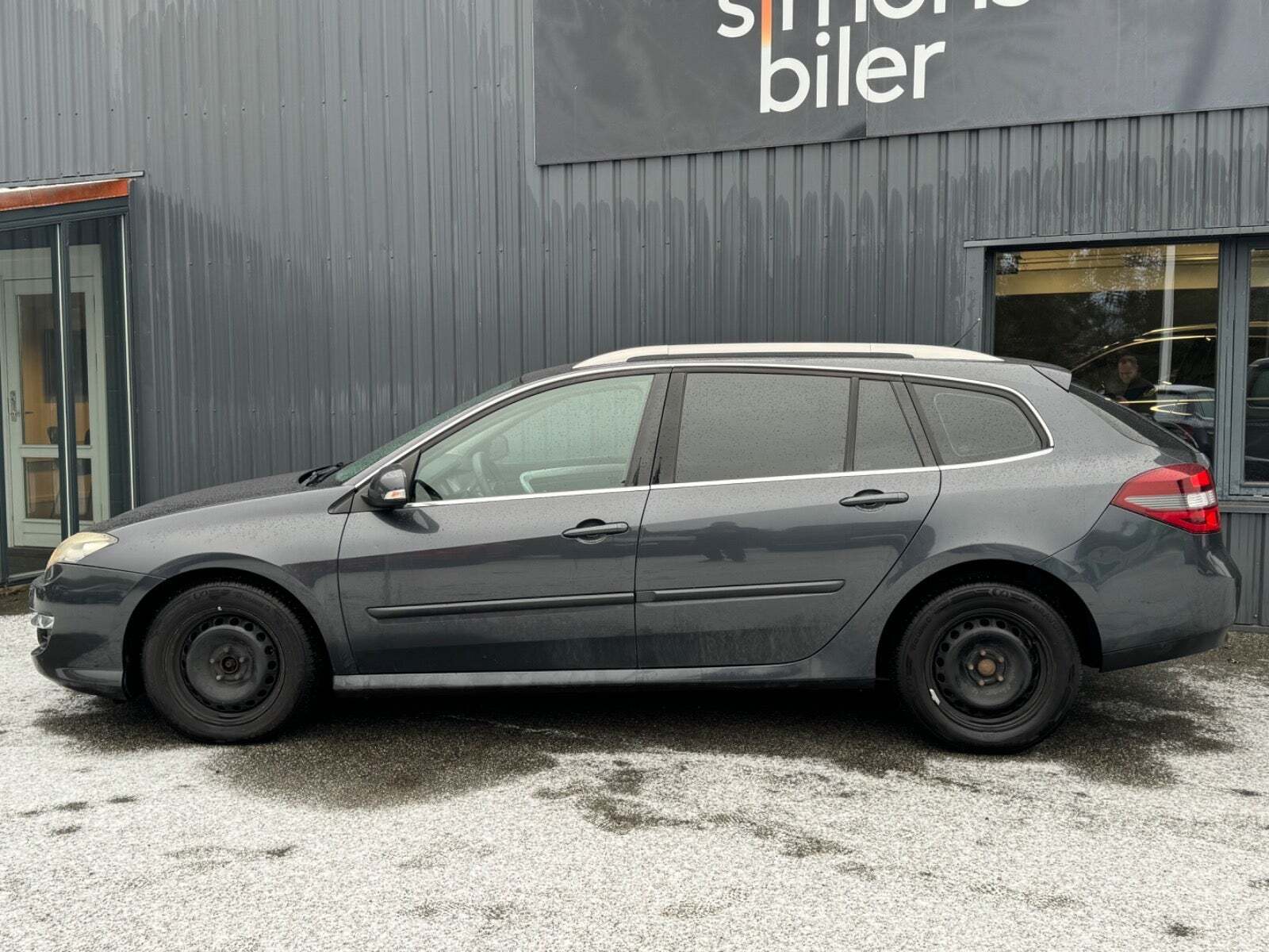 Grå Renault Laguna III fra 2011