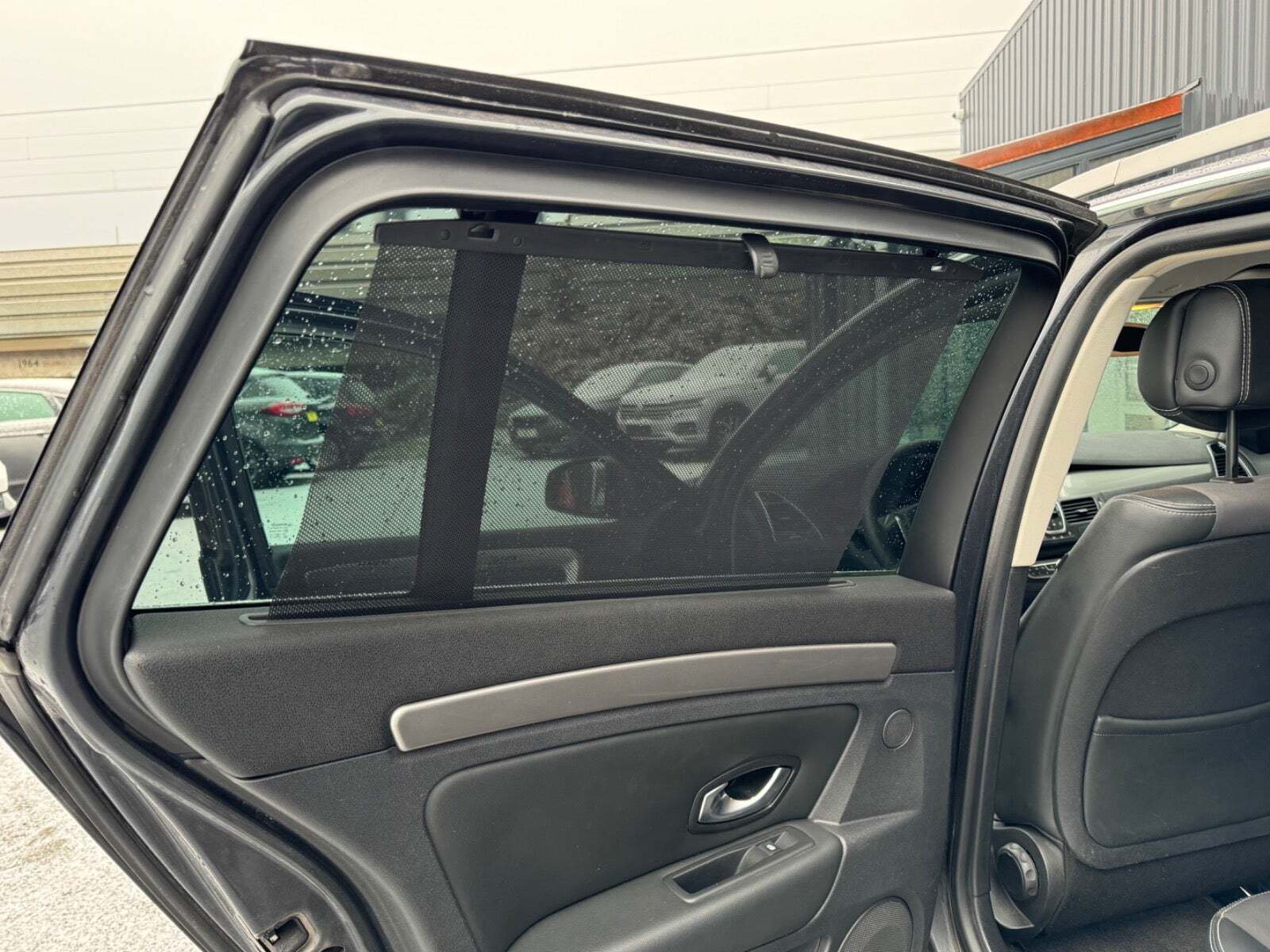 Grå Renault Laguna III fra 2011