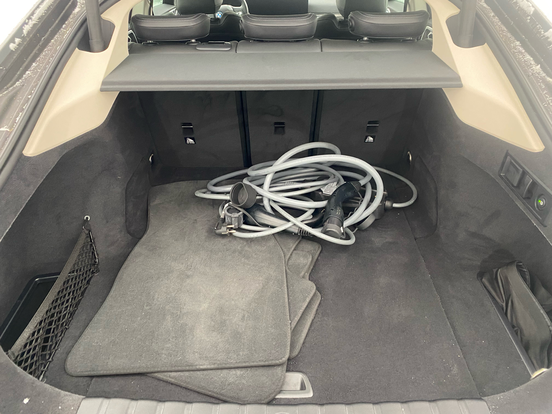 Grå BMW i4 fra 2023