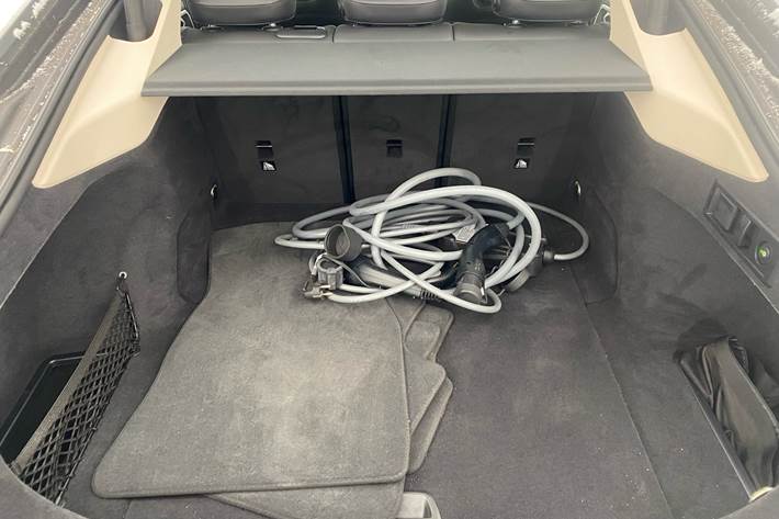 Grå BMW i4 fra 2023