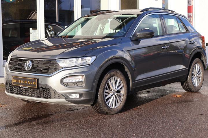 Grå VW T-Roc fra 2018 set udefra