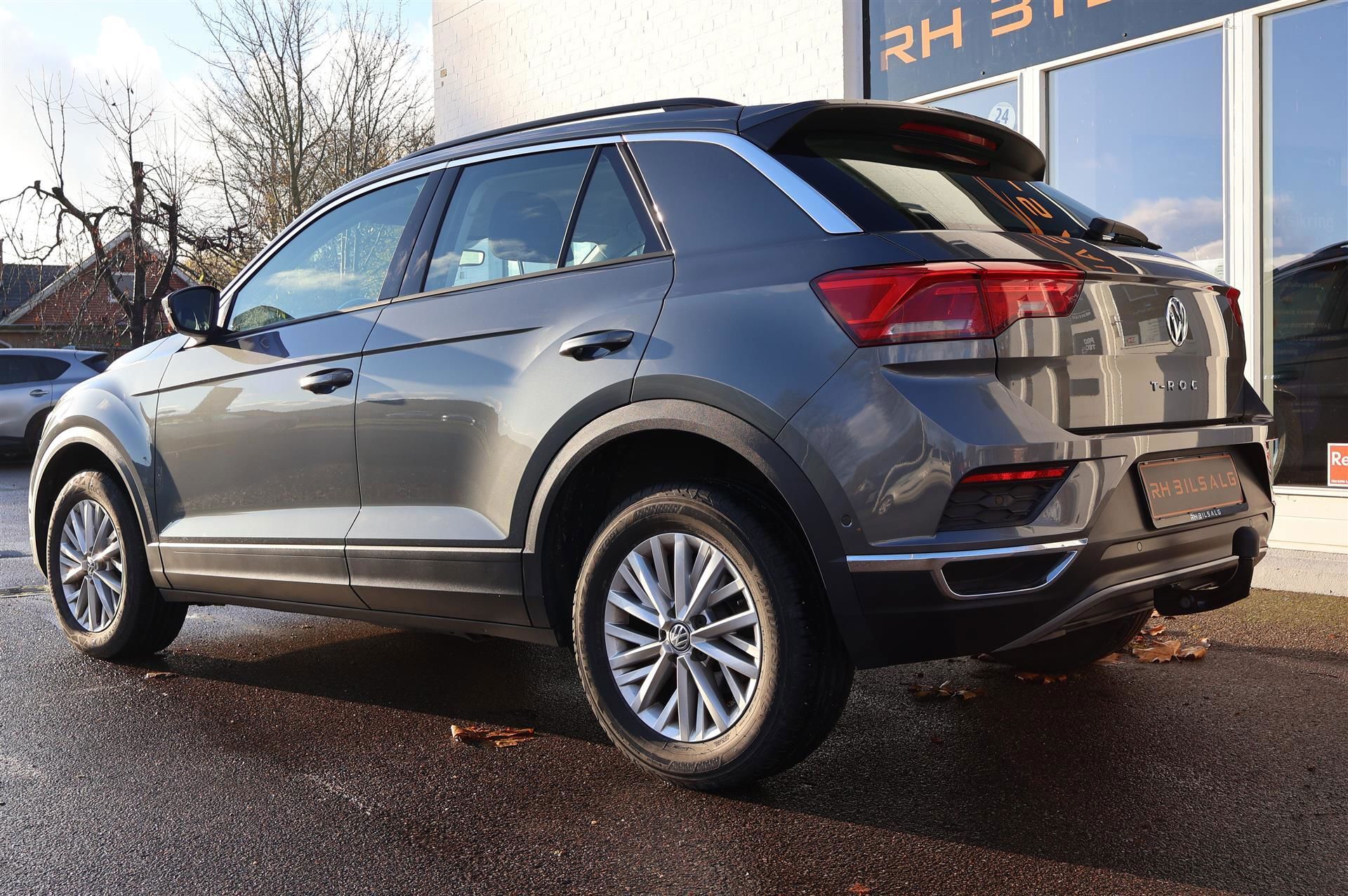 Grå VW T-Roc fra 2018