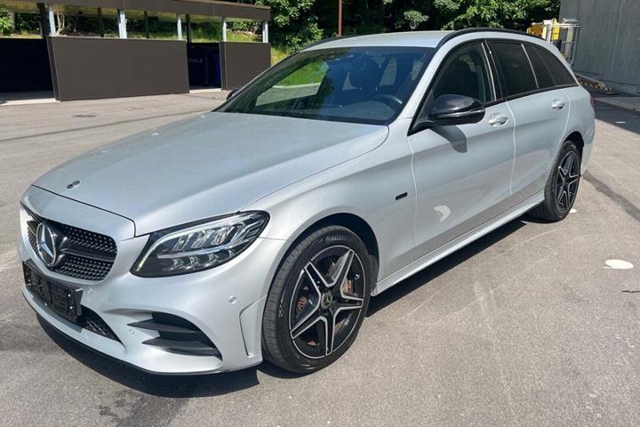 Grå Mercedes C300 de fra 2020 set udefra