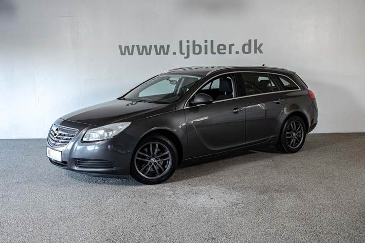 Grå Opel Insignia fra 2010