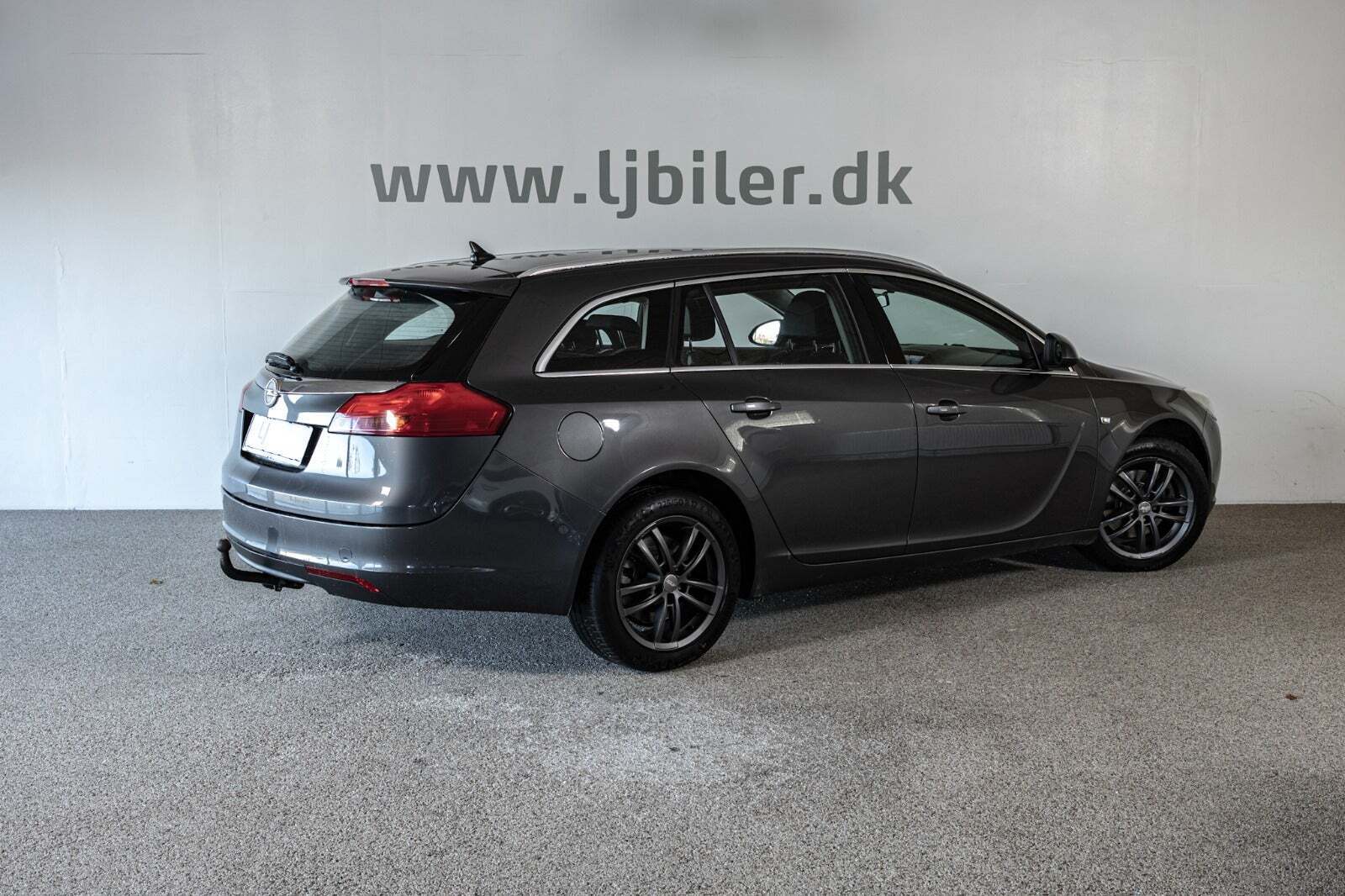 Grå Opel Insignia fra 2010