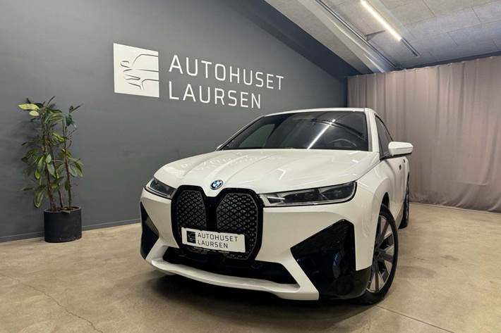Hvid BMW iX fra 2023