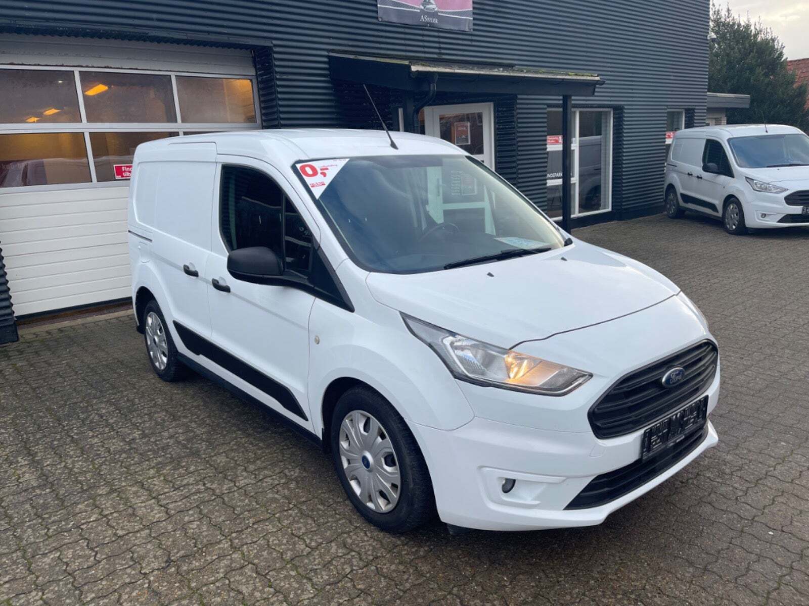 undefined Ford Transit Connect fra 2019 set udefra