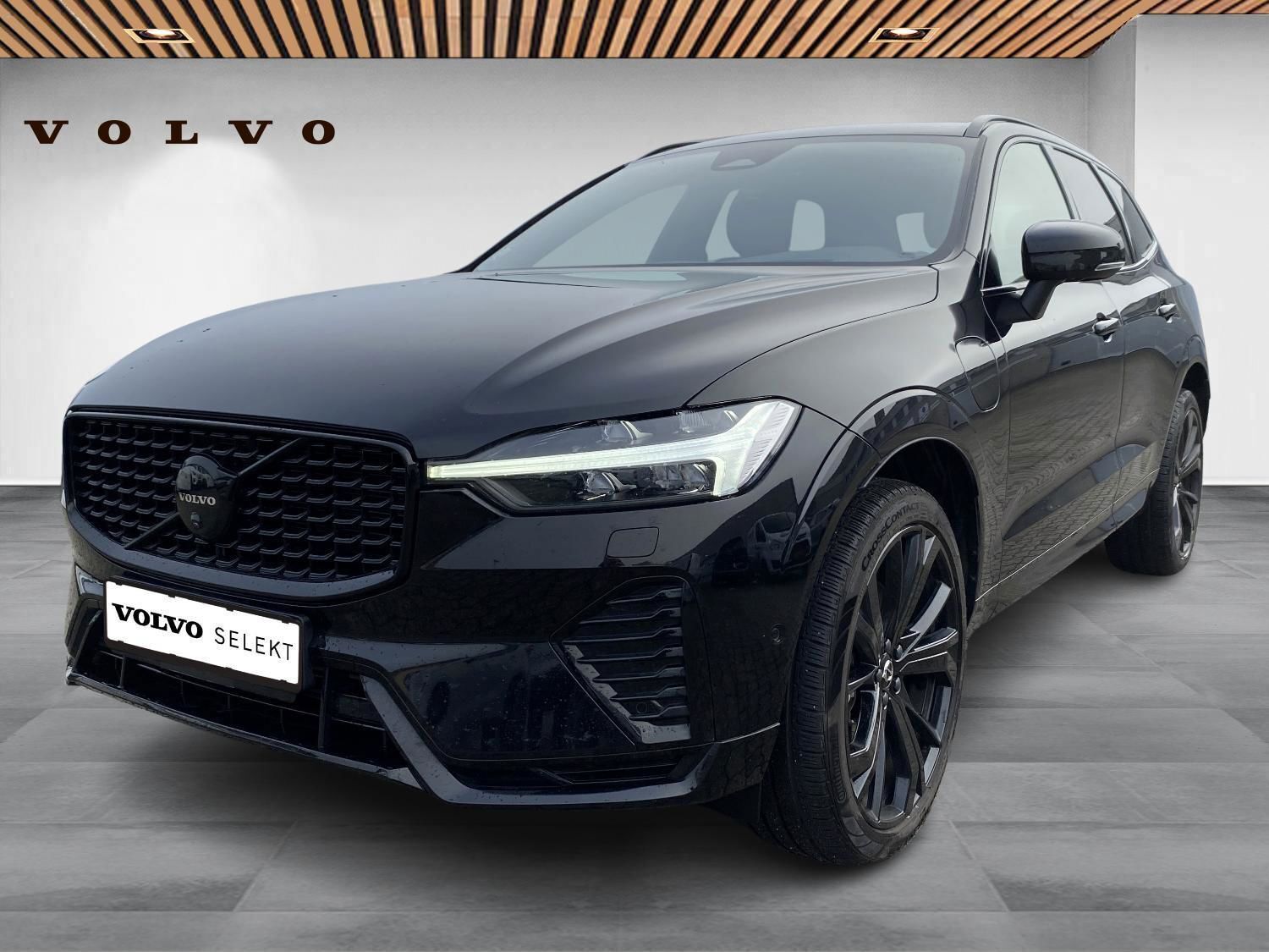 Sort Volvo XC60 fra 2023 set udefra