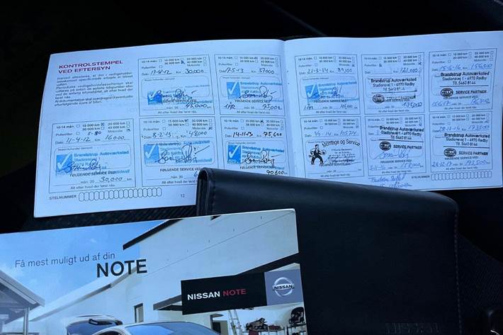 Sølv Nissan Note fra 2011