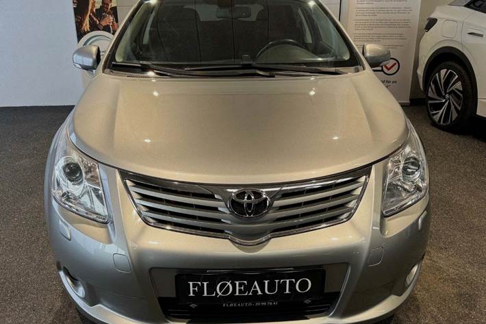 undefined Toyota Avensis fra 2009