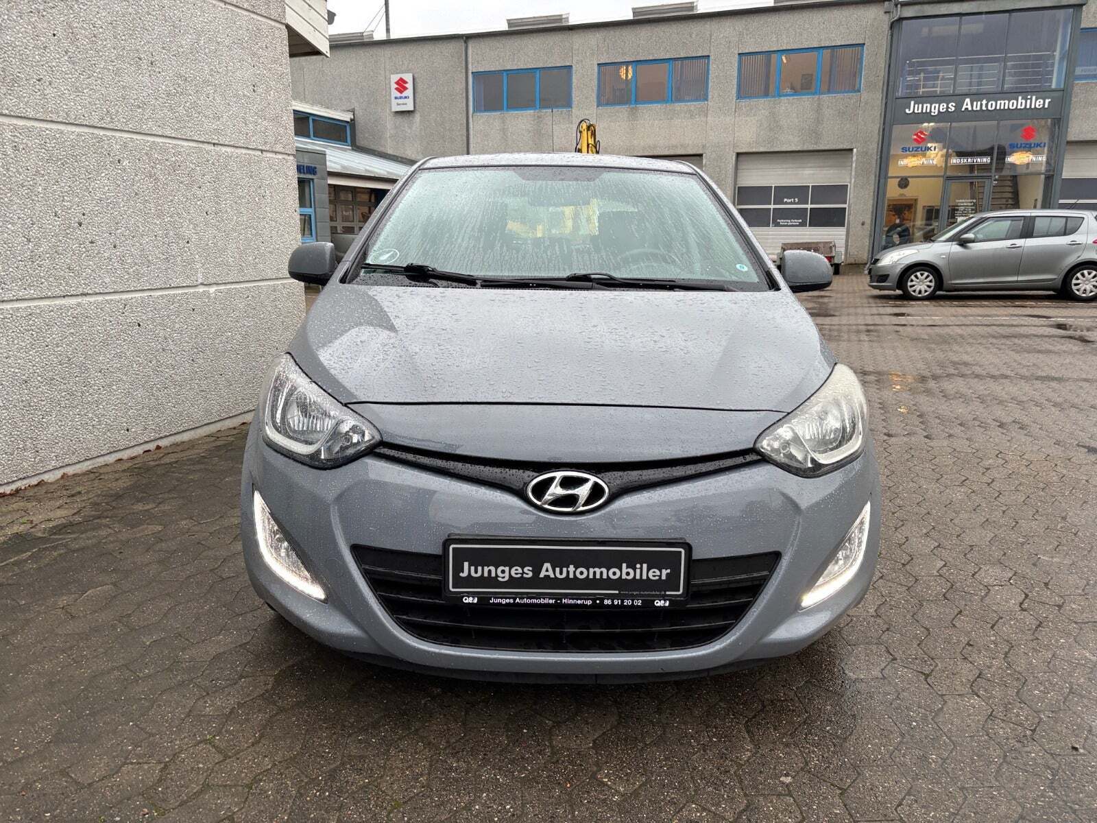 Grå Hyundai i20 fra 2014