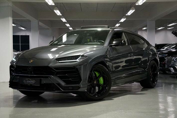 Grå Lamborghini Urus fra 2018 set udefra