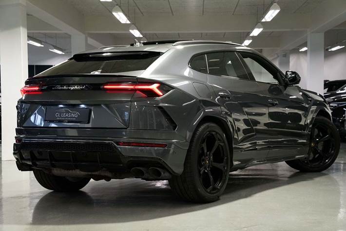 Grå Lamborghini Urus fra 2018