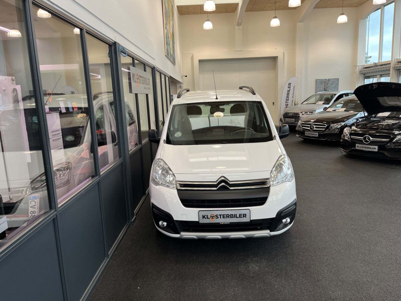 Hvid Citroën Berlingo fra 2016