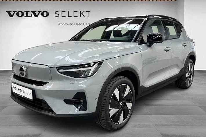 Grå Volvo EX40 fra 2024 set udefra