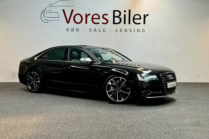 Sort Audi S8 fra 2013 set udefra