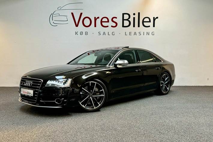 Sort Audi S8 fra 2013 set udefra