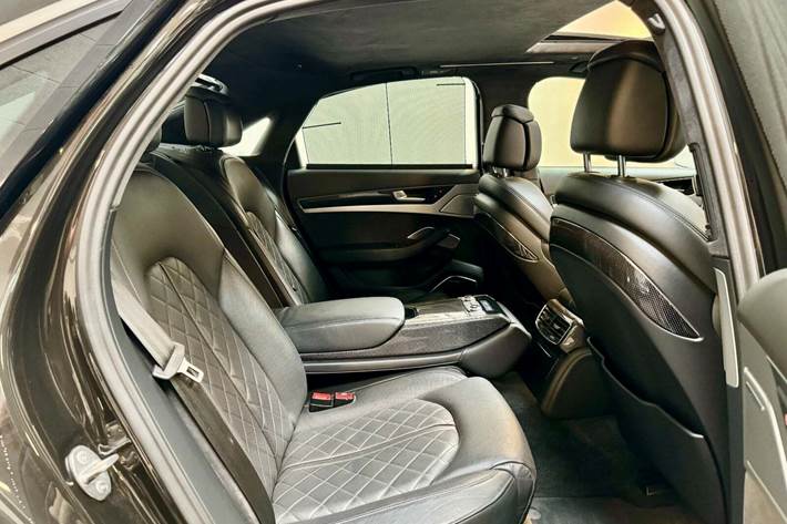 Sort Audi S8 fra 2013
