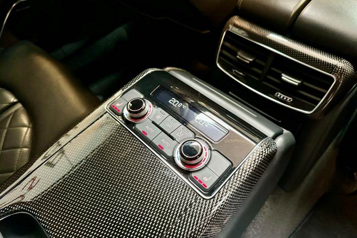 Sort Audi S8 fra 2013