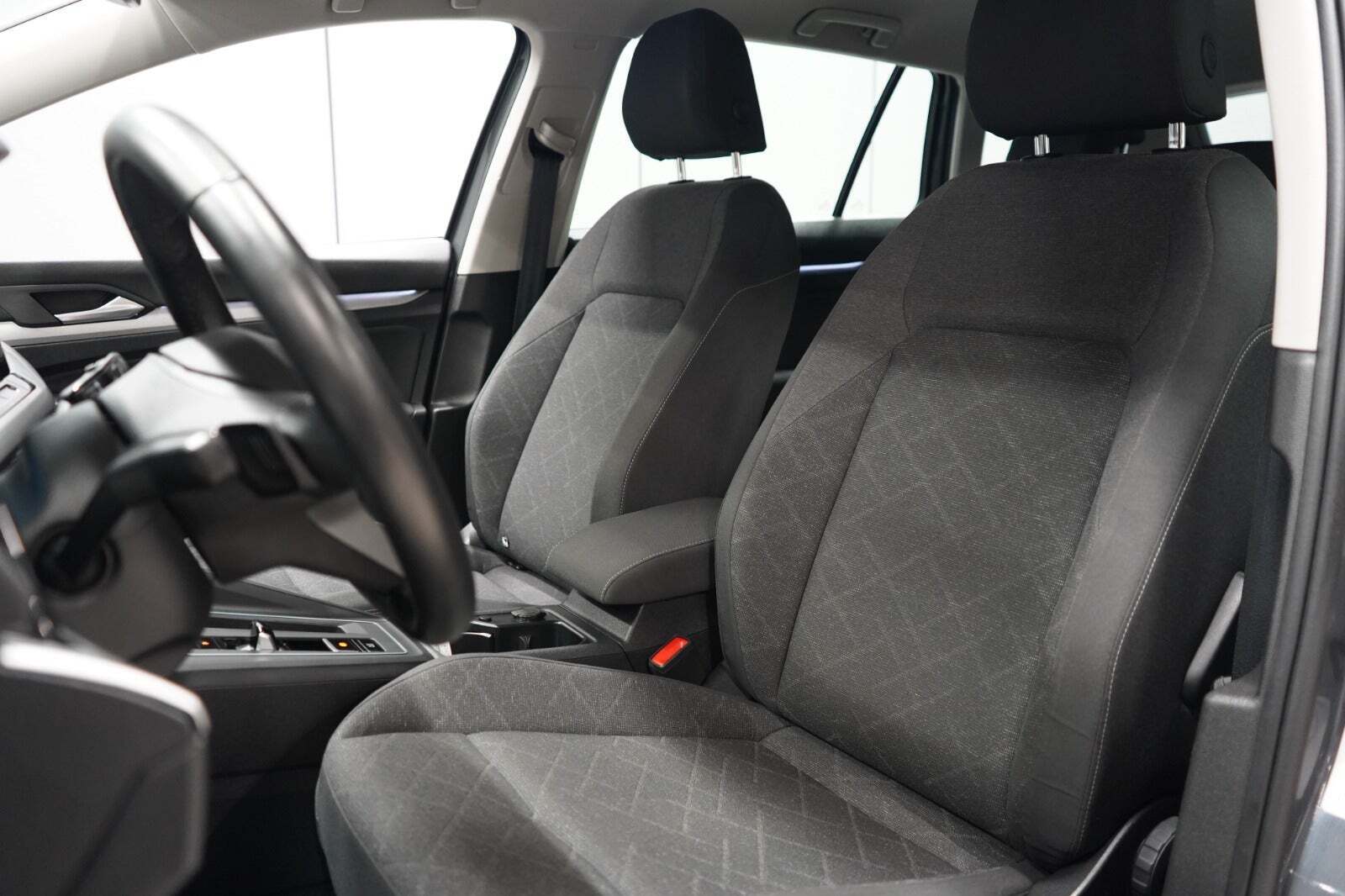 VW Golf VIII 1,5 eTSi 130 Life Variant DSG