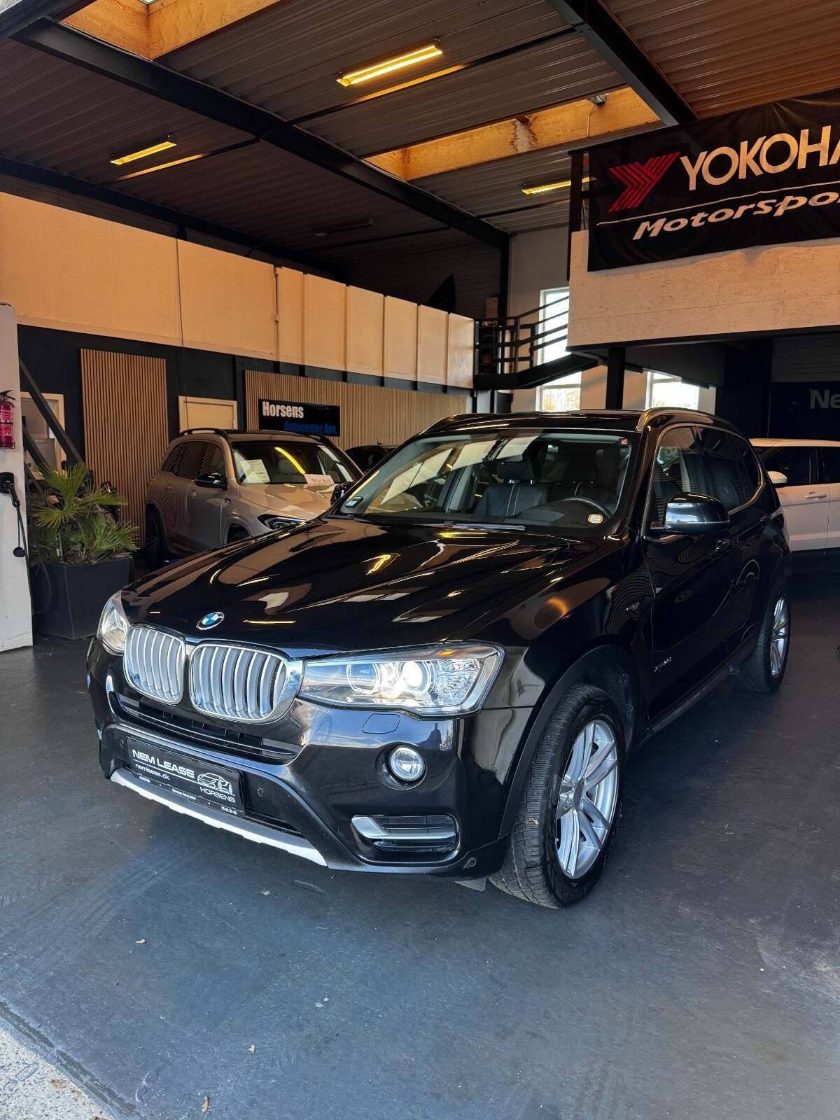 Sort BMW X3 fra 2016 set udefra