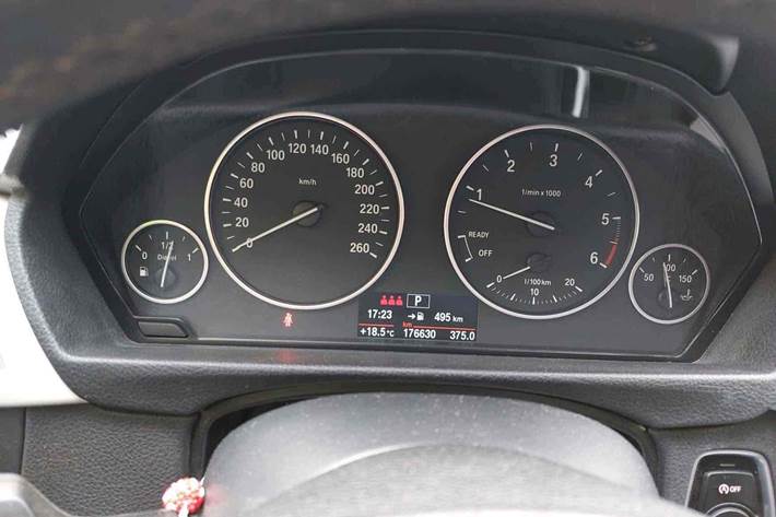 Sort BMW 4-serie fra 2017