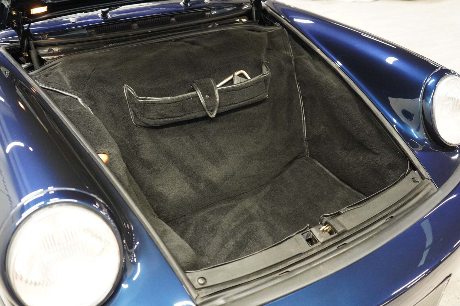 Blå Porsche 911 fra 1991