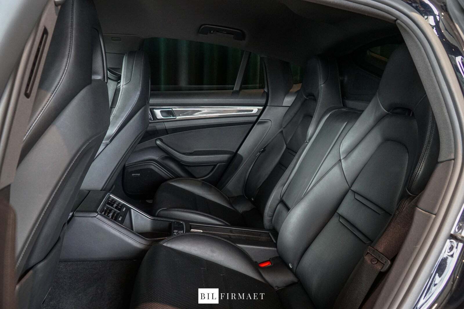 Sort Porsche Panamera 4S fra 2016