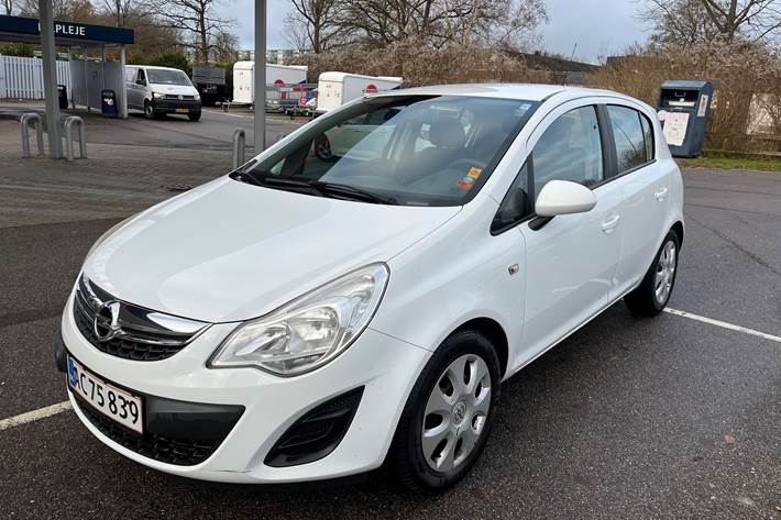 Hvid Opel Corsa fra 2013