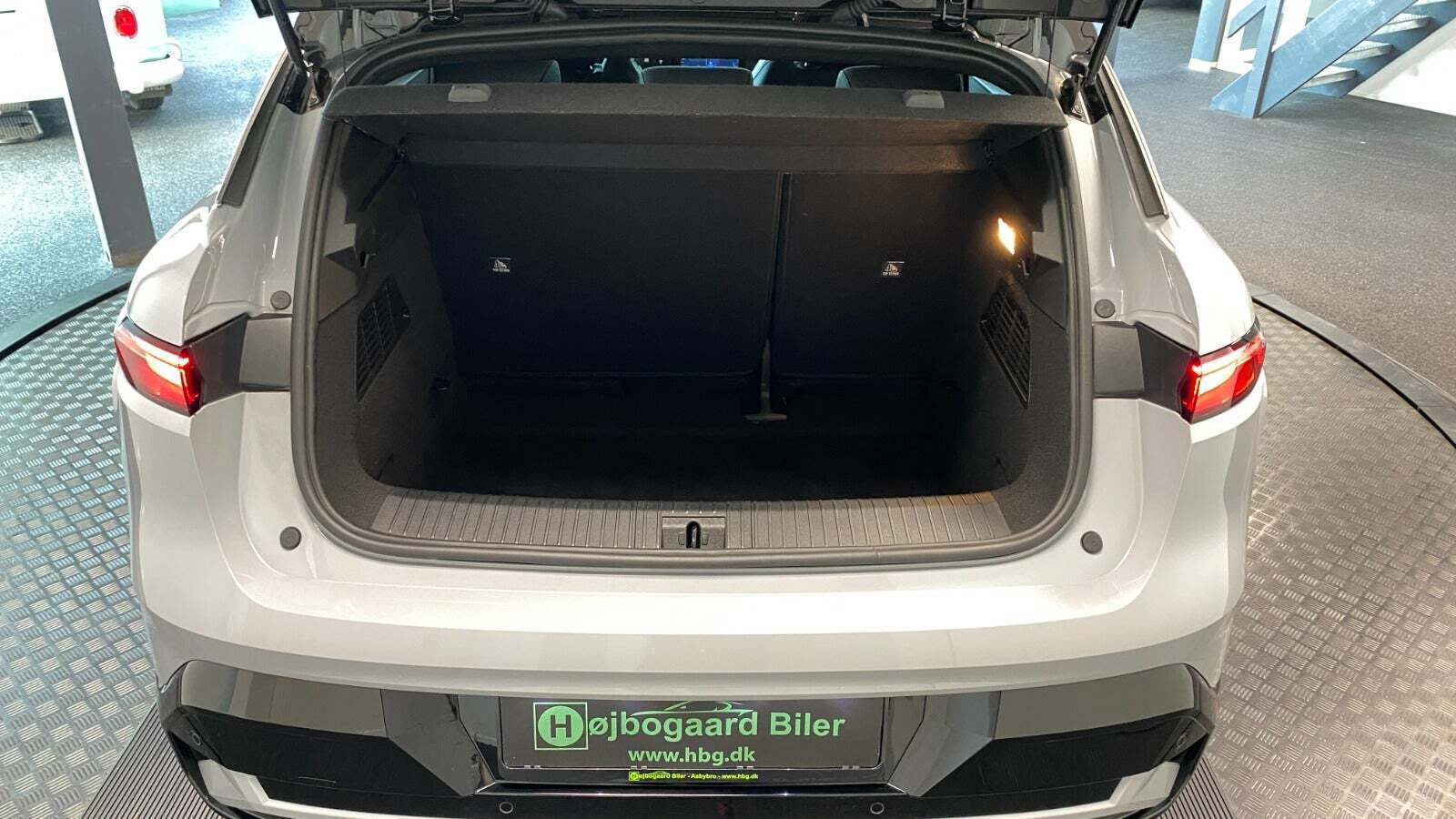 Grå Renault Megane E-Tech fra 2023