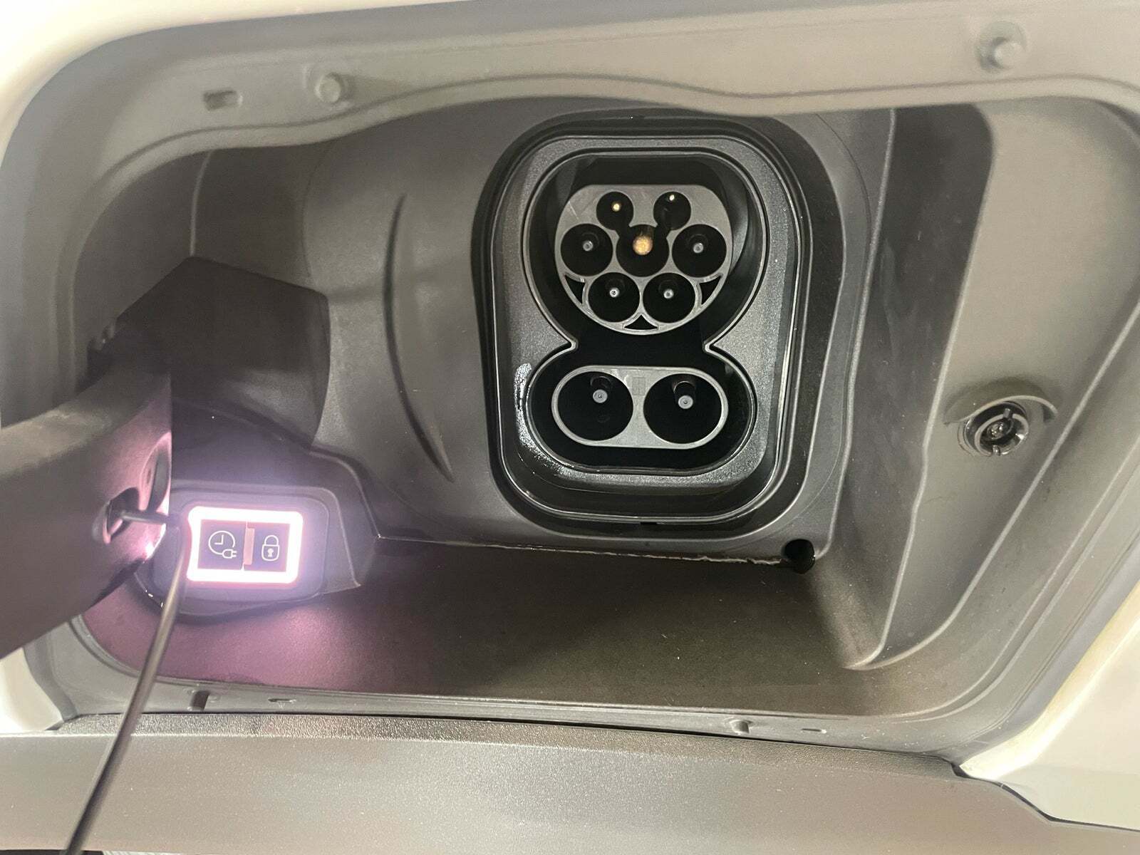 Hvid Opel Mokka-e fra 2021