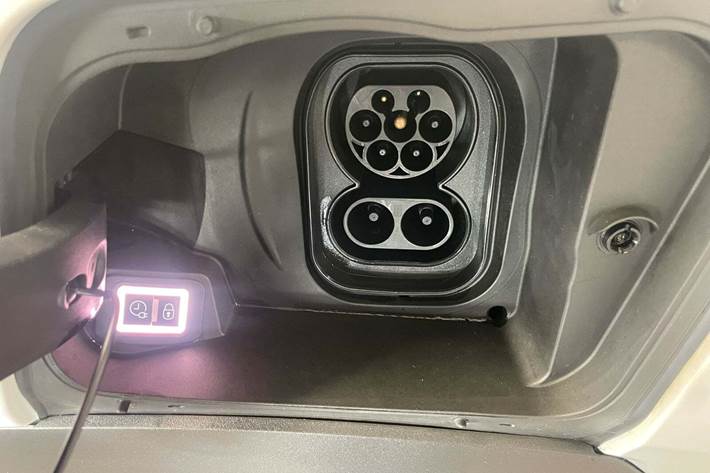 Hvid Opel Mokka-e fra 2021