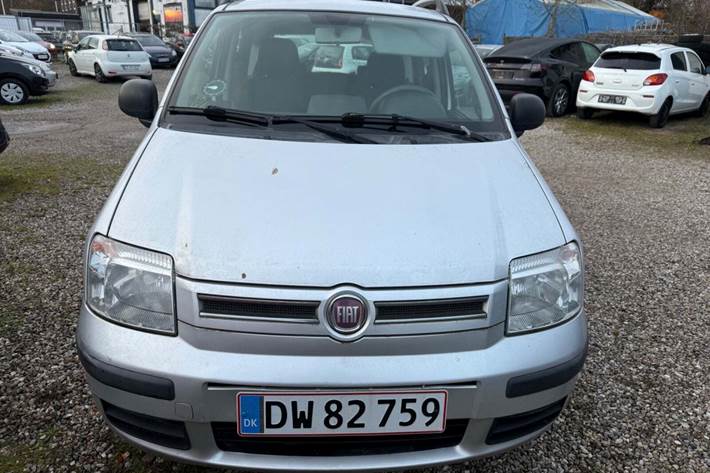 Sølv Fiat Panda fra 2012