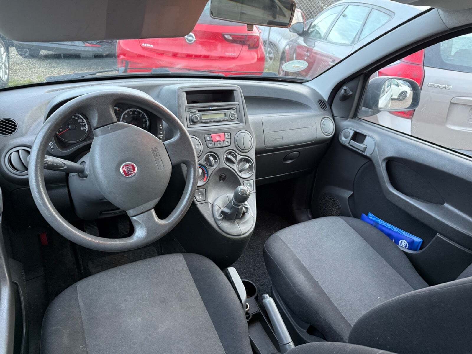 Sølv Fiat Panda fra 2012