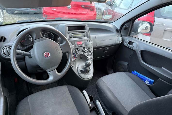 Sølv Fiat Panda fra 2012