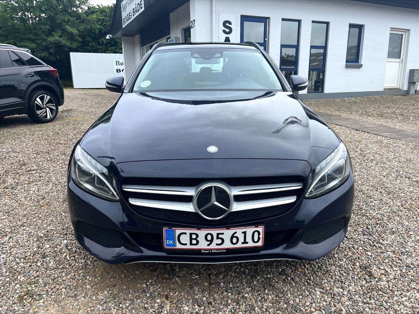 Blå Mercedes C220 d fra 2015