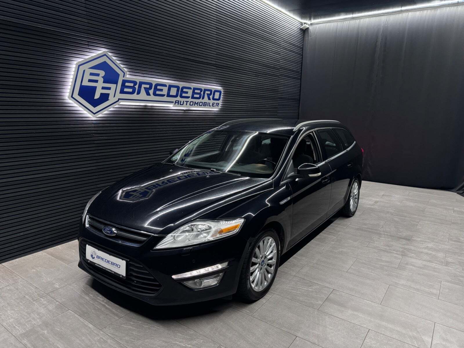 Sort Ford Mondeo fra 2014