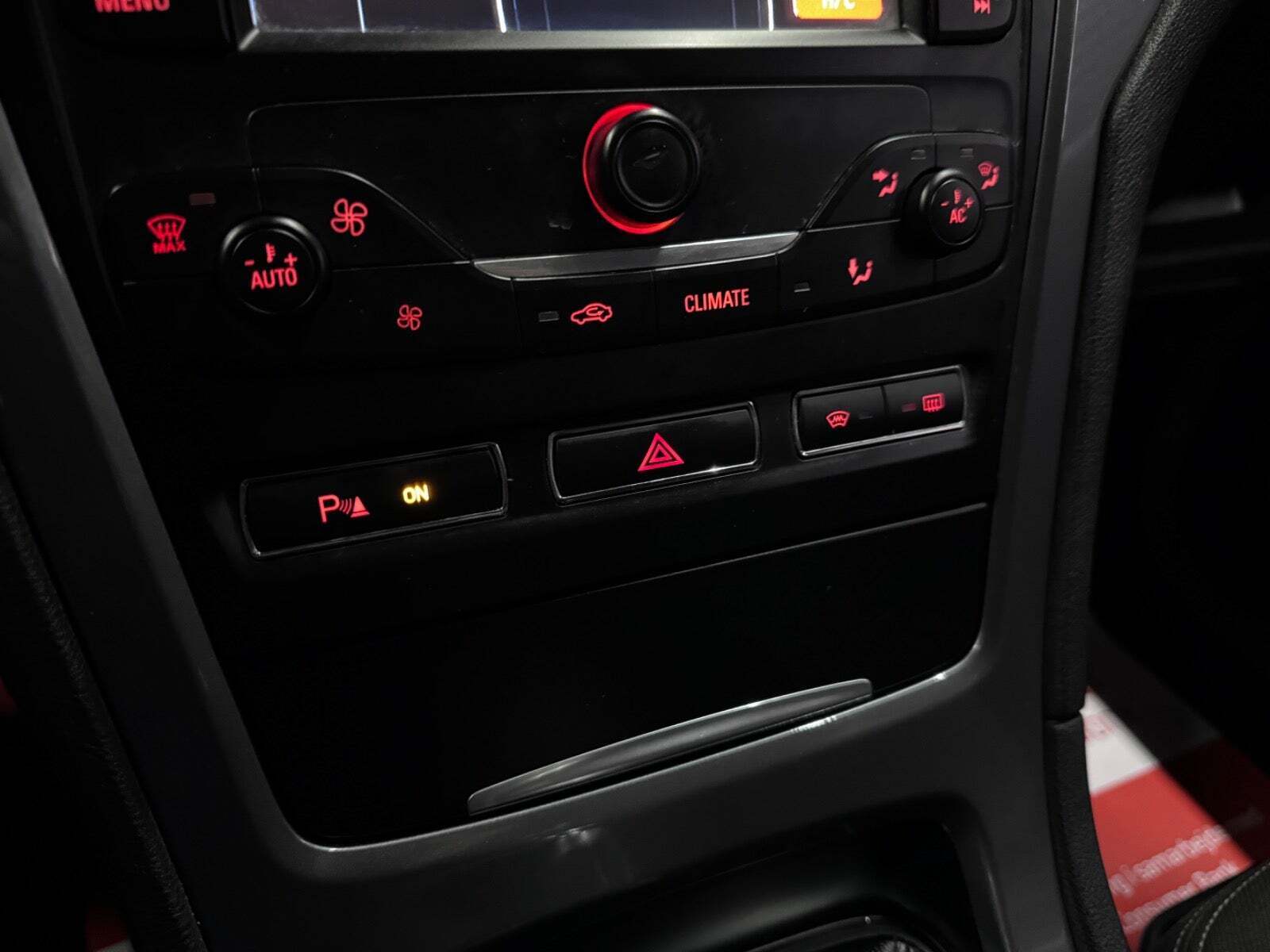 Sort Ford Mondeo fra 2014