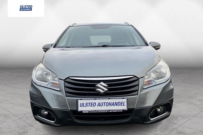 Grå Suzuki S-Cross fra 2015