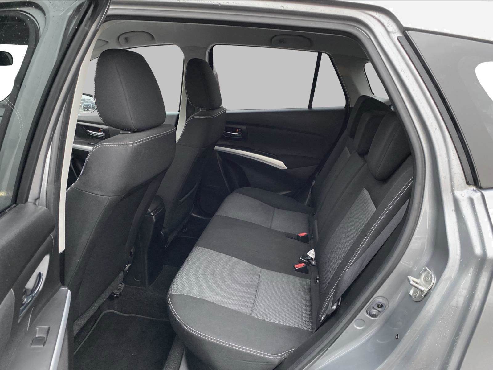 Grå Suzuki S-Cross fra 2015