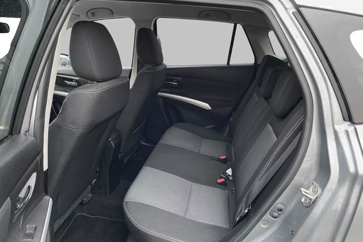 Grå Suzuki S-Cross fra 2015